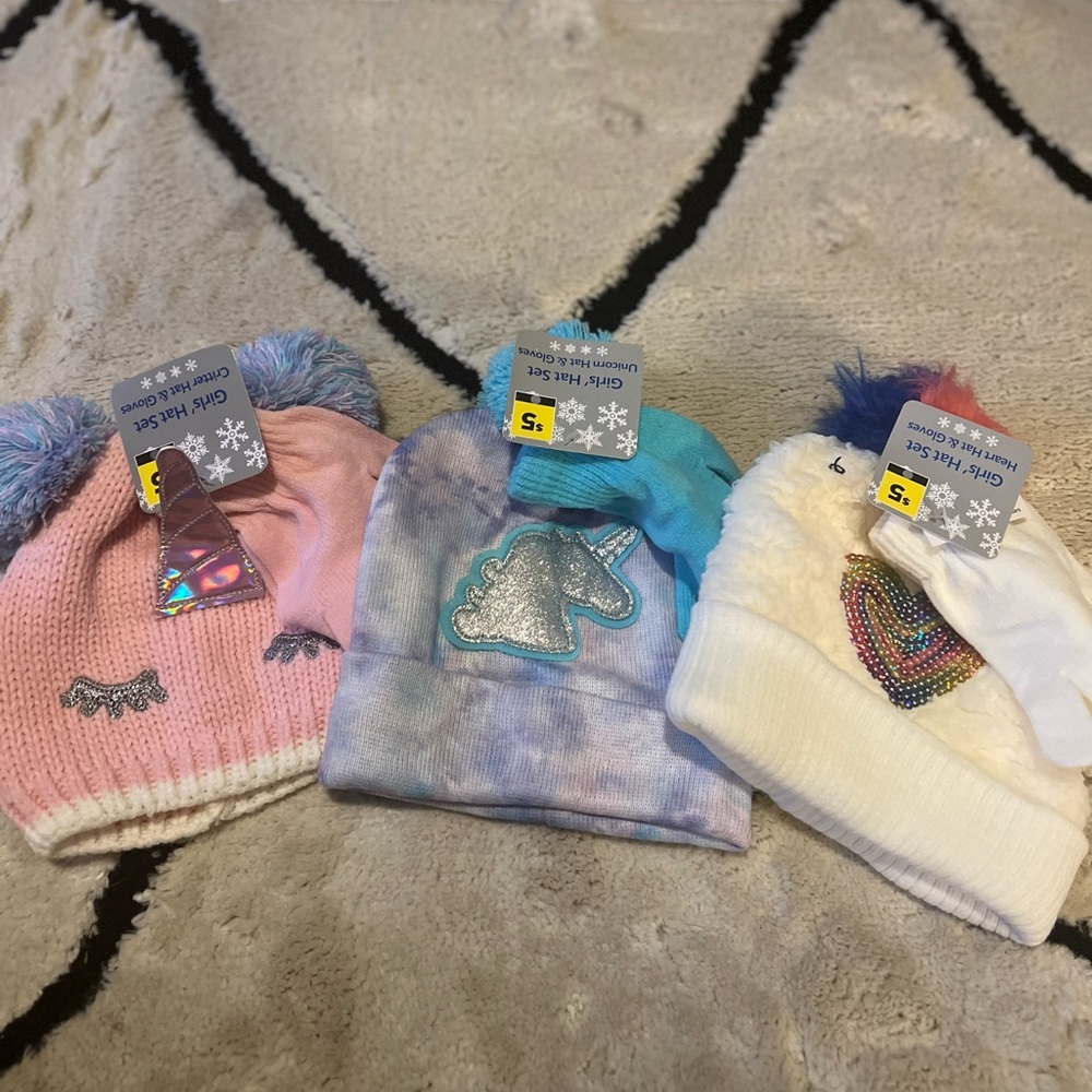 Girls caps and gloves